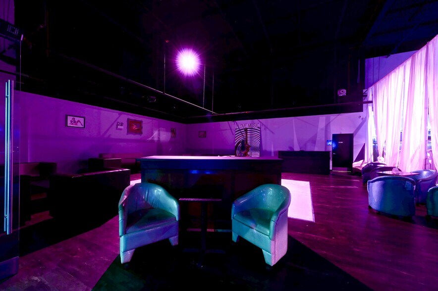 More Photos Of 5555 70th Pl, Bedford Park Freestanding For Sale