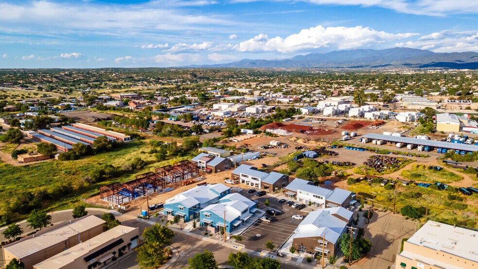 More Photos Of 1189 Parkway Dr, Santa Fe Showroom For Sale