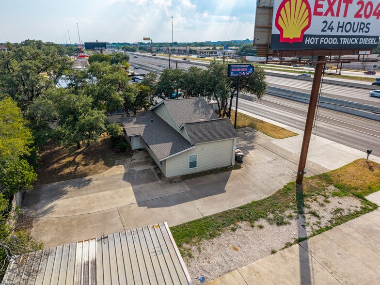 More Photos Of 1712 N Interstate 35, San Marcos Office For Sale