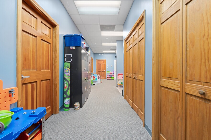 More Photos Of 1481 Dean Forest Rd, Savannah Medical For Lease