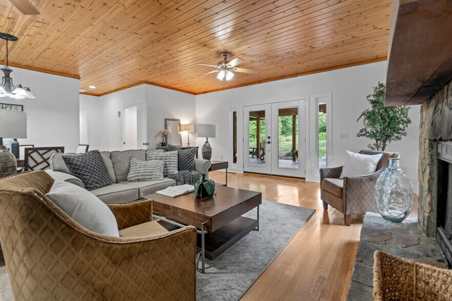 More Photos Of 122 Highlands View Rd, Highlands Specialty For Sale