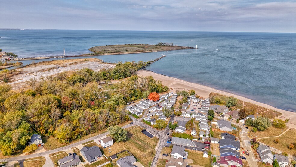 More Photos Of 54 McKinley St, Huron Bar For Sale