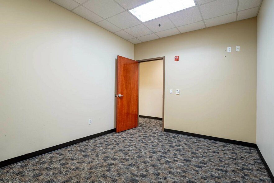 More Photos Of 1121 E Austin, Harlingen Office For Lease