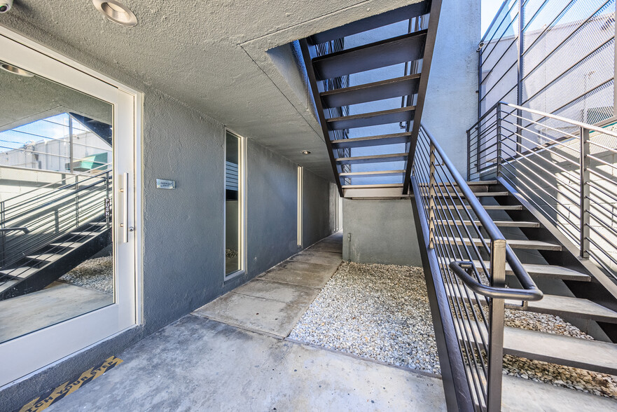 More Photos Of 2330 Westwood Blvd, Los Angeles Office For Sale