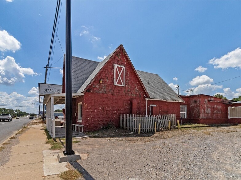 More Photos Of 805 S Green Ave, Purcell Restaurant For Sale