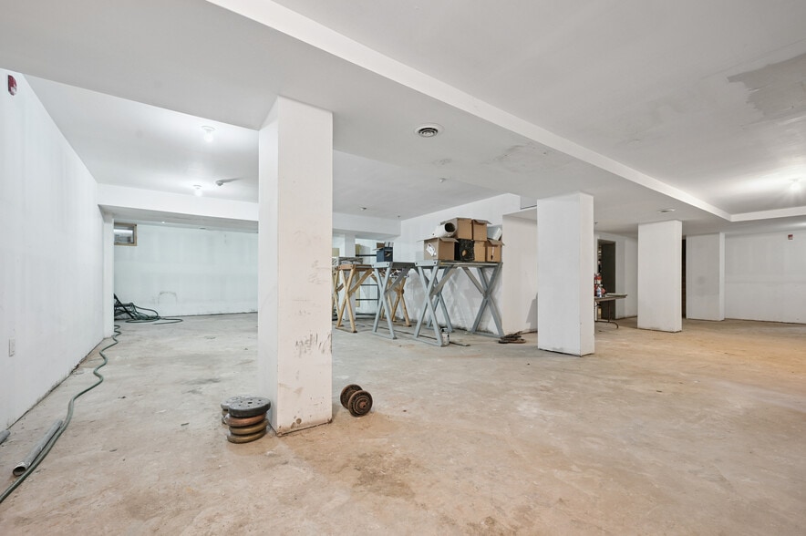 More Photos Of 56 Main St, Stamford Hotel For Sale