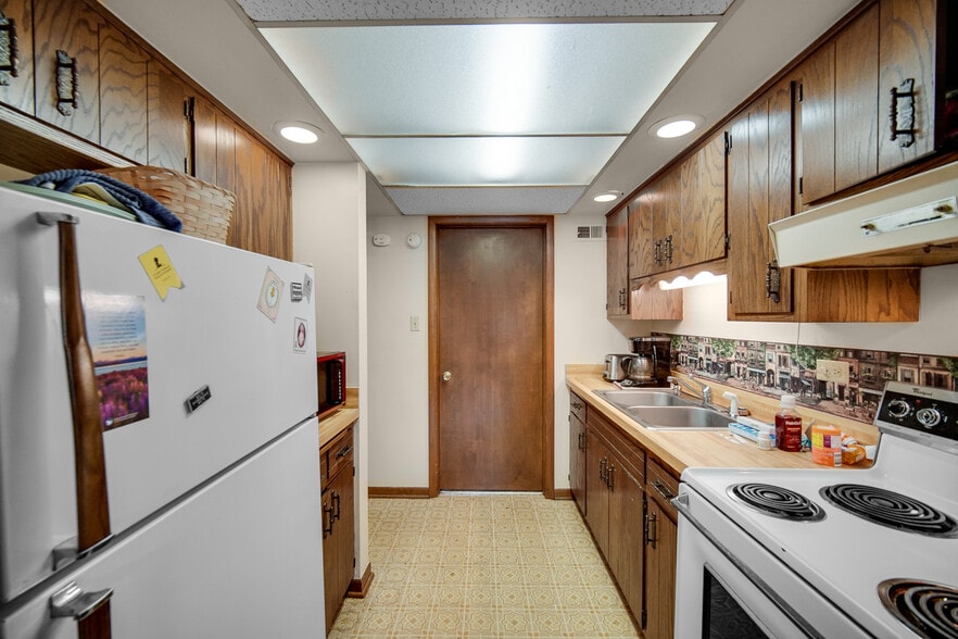 More Photos Of 2513 Ridge Rd, Lansing Storefront Retail Residential For Sale