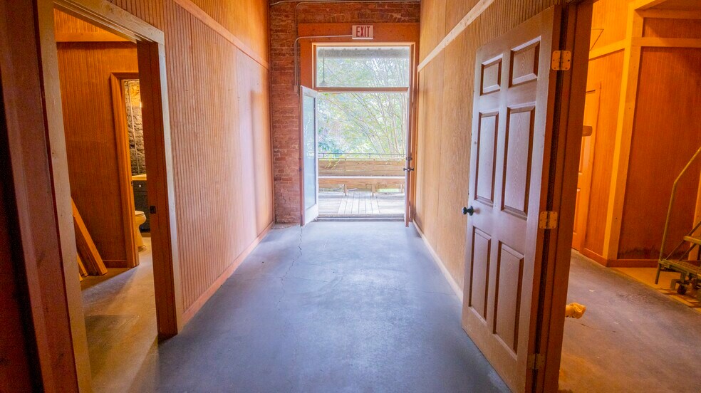 More Photos Of 20 Spring Rd, Molena Storefront For Sale