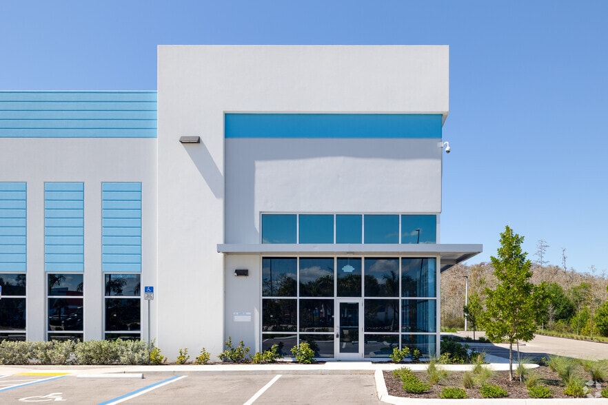 More Photos Of 16200 Ben Hill Griffin Pky, Fort Myers Unknown For Lease