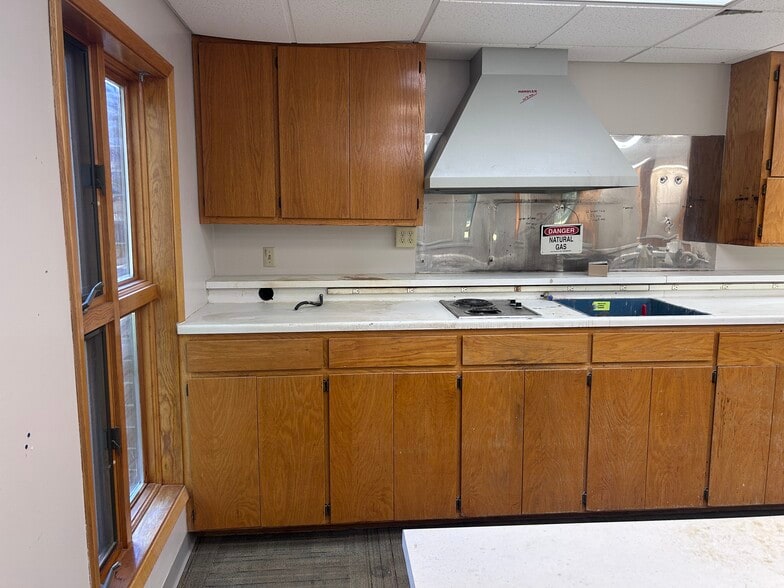 More Photos Of 17833 Hutchins Dr, Minnetonka Medical For Sale