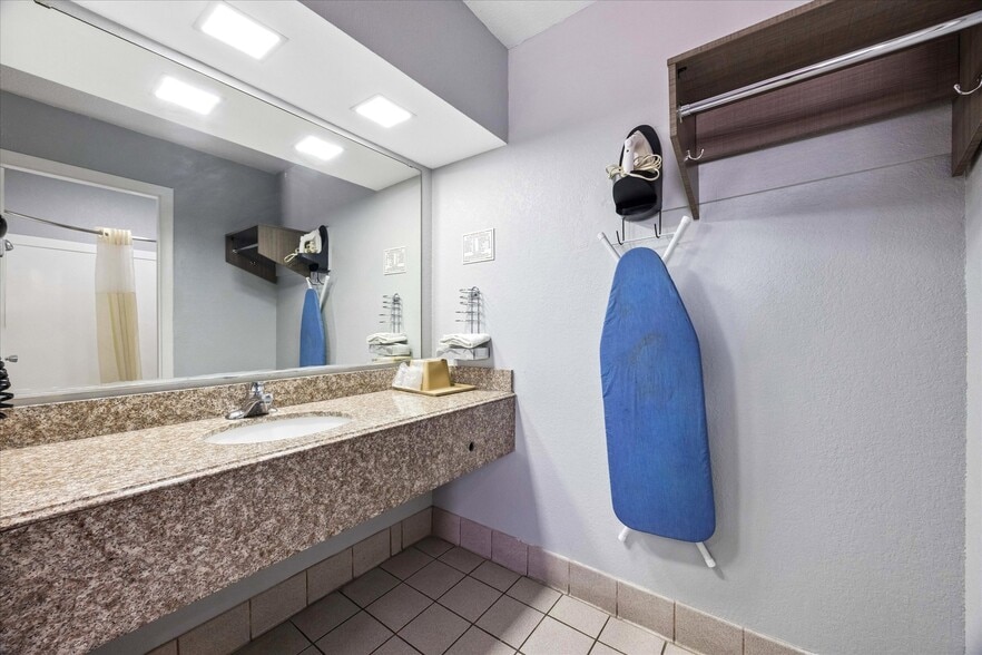 More Photos Of 15101 S Interstate 35, Buda Hotel For Sale