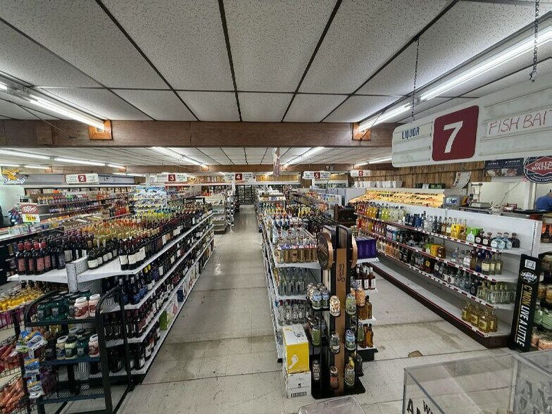 More Photos Of 103 W 2nd St N, Wright City General Retail For Sale
