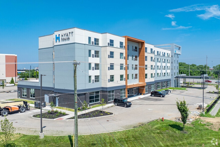 More Photos Of 7855 Liberty Way, West Chester Hotel For Lease