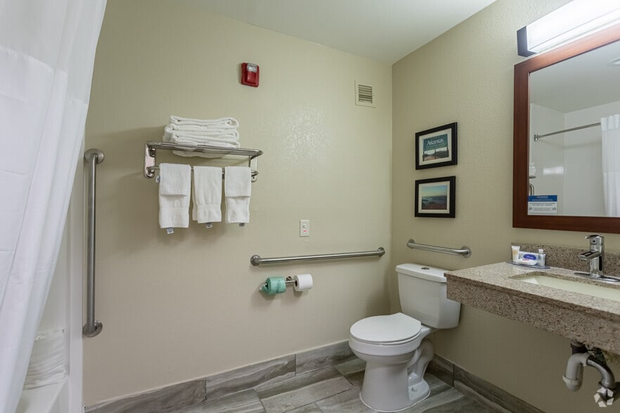 More Photos Of 3620 Camden Rd, Pine Bluff Hotel For Sale