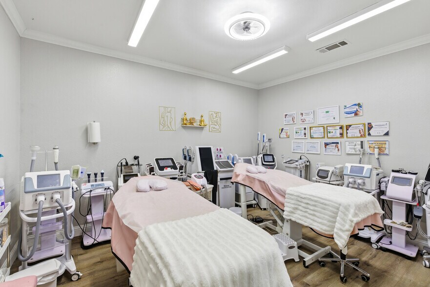 More Photos Of 901 W Wall St, Grapevine Medical For Lease