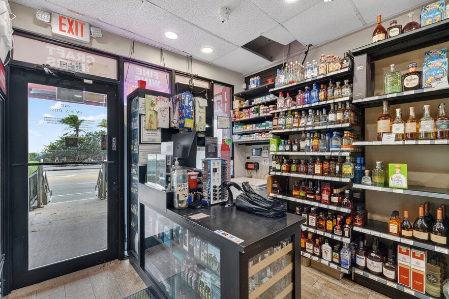 More Photos Of 841-845 N Fort Lauderdale Beach Blvd, Fort Lauderdale Storefront For Sale