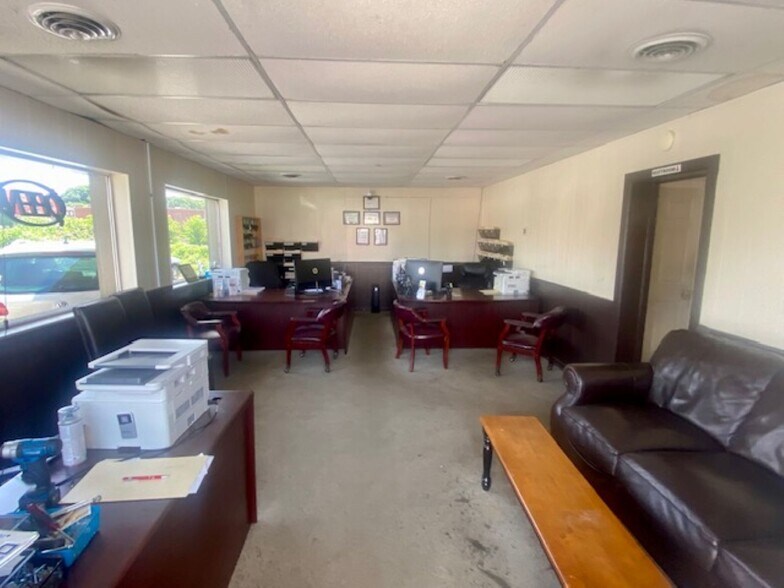 More Photos Of 1001 Memorial Blvd, Martinsville Freestanding For Sale