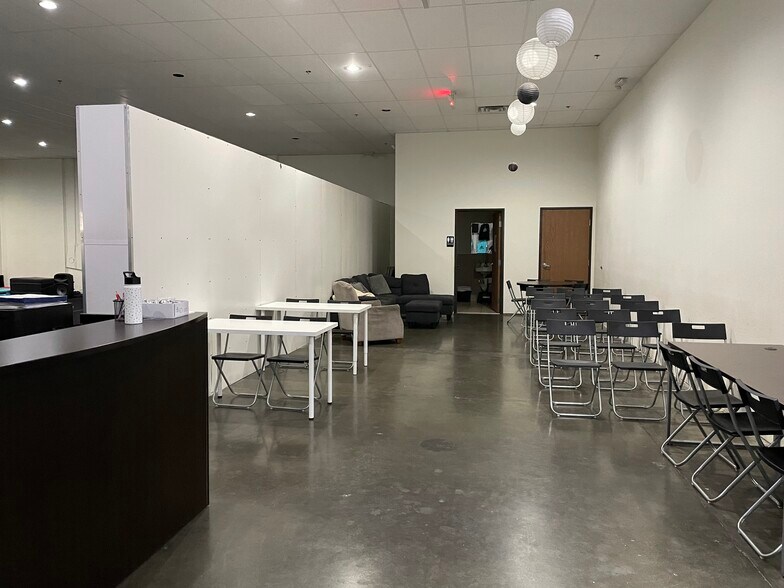 More Photos Of 7091 W Craig Rd, Las Vegas General Retail For Lease