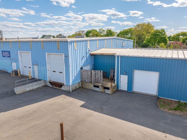 More Photos Of 27 Tozer Rd, Beverly Warehouse For Lease