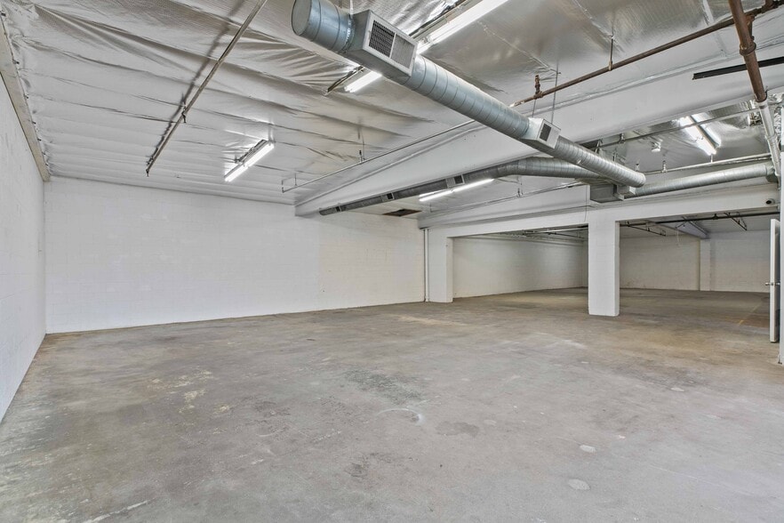 More Photos Of 11800 Vose St, North Hollywood Warehouse For Lease