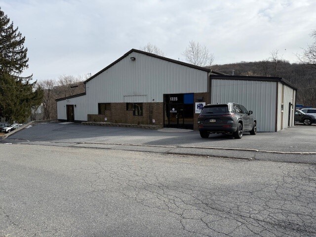 More Photos Of 1325 Clay St, Bethlehem Light Manufacturing For Sale