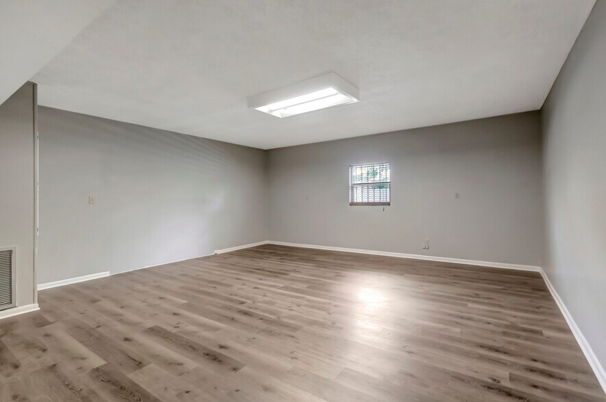 More Photos Of 6948 W Mohawk Ave, Tampa Office For Lease