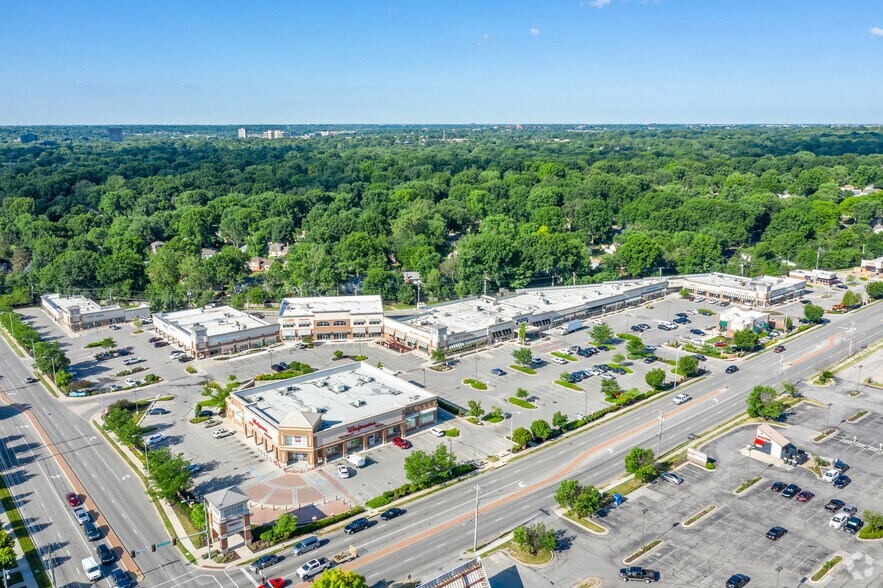 More Photos Of 8771-8901 W 95th St, Overland Park Storefront For Lease