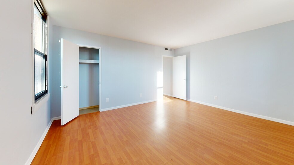 More Photos Of 4600 Duke St, Alexandria Apartments For Sale