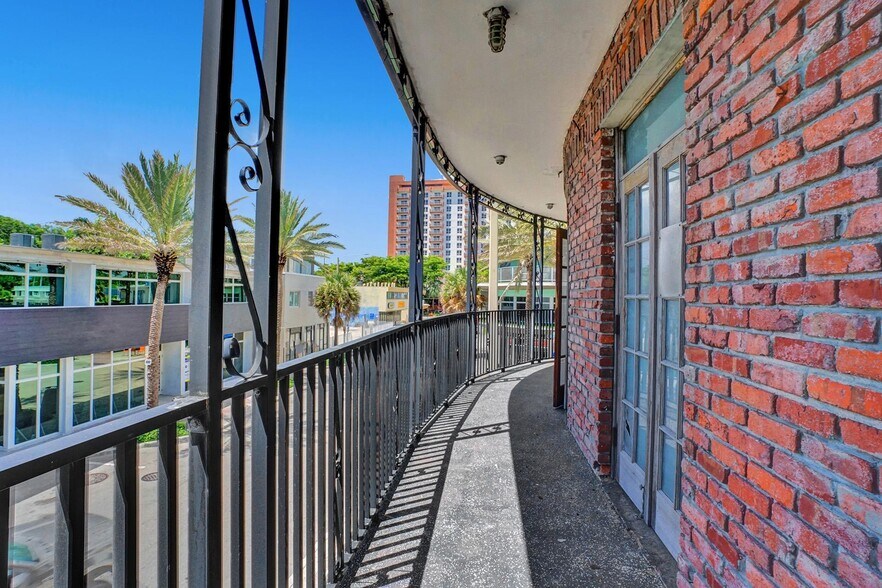 More Photos Of 900 Sunrise Ln, Fort Lauderdale General Retail For Sale
