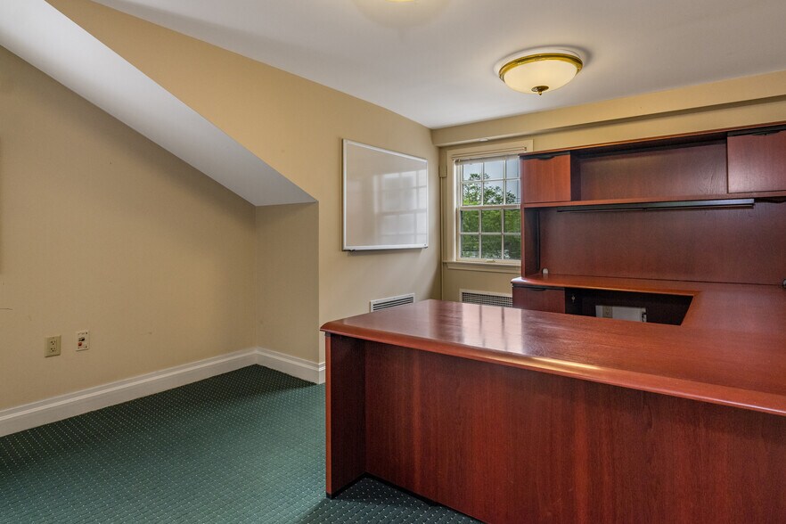 More Photos Of 3 Essex Sq, Essex Office Residential For Sale