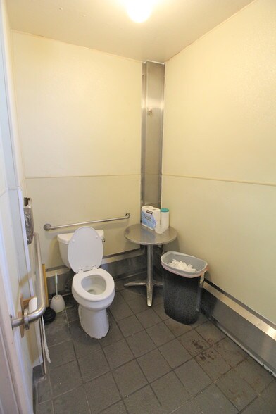 More Photos Of 445 E 14th St, San Leandro Convenience Store For Sale