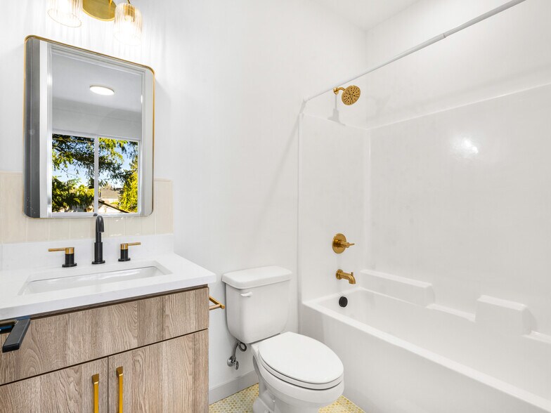 More Photos Of 7468 Tolman St, Portland Multifamily For Sale