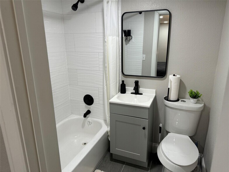 More Photos Of 5202 County Road 469, Brazoria Apartments For Sale