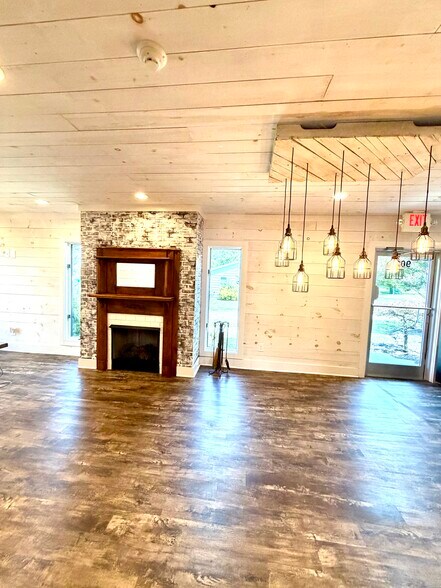 More Photos Of 902 W Lamar Alexander Pky, Maryville Freestanding For Lease