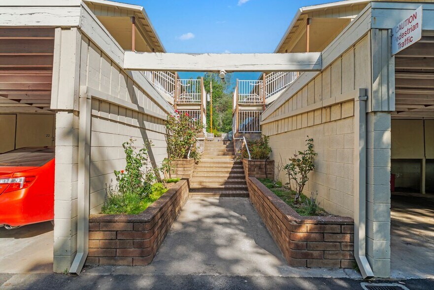 More Photos Of 311 Fairview Ln, Sonora Apartments For Sale