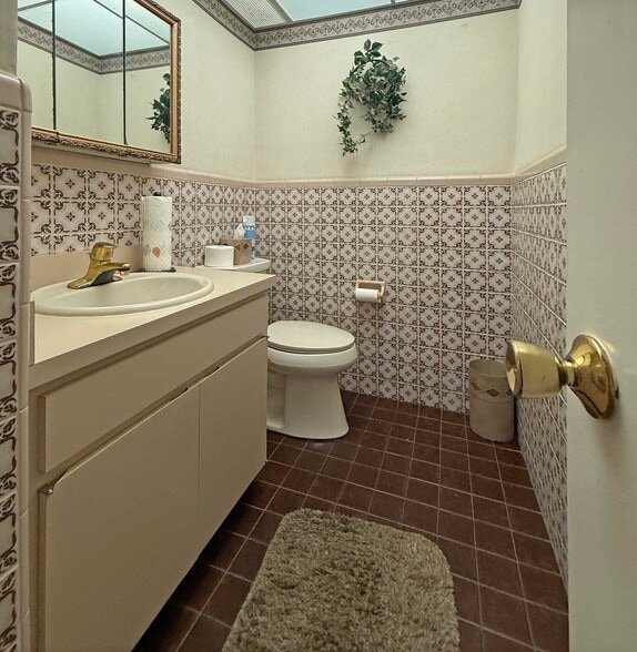 More Photos Of 2138 Hollywood Blvd, Hollywood Office For Sale
