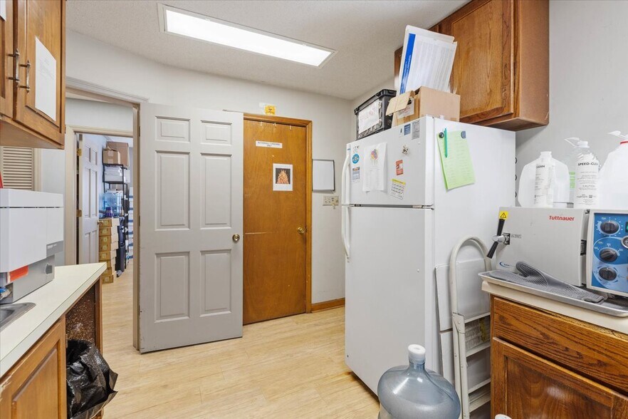 More Photos Of 235-237 John Knox Rd, Tallahassee Medical For Sale