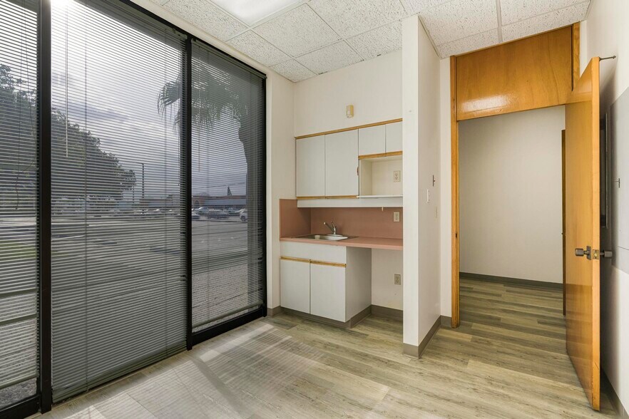 More Photos Of 1750 NE 8th St, Homestead Bank For Lease