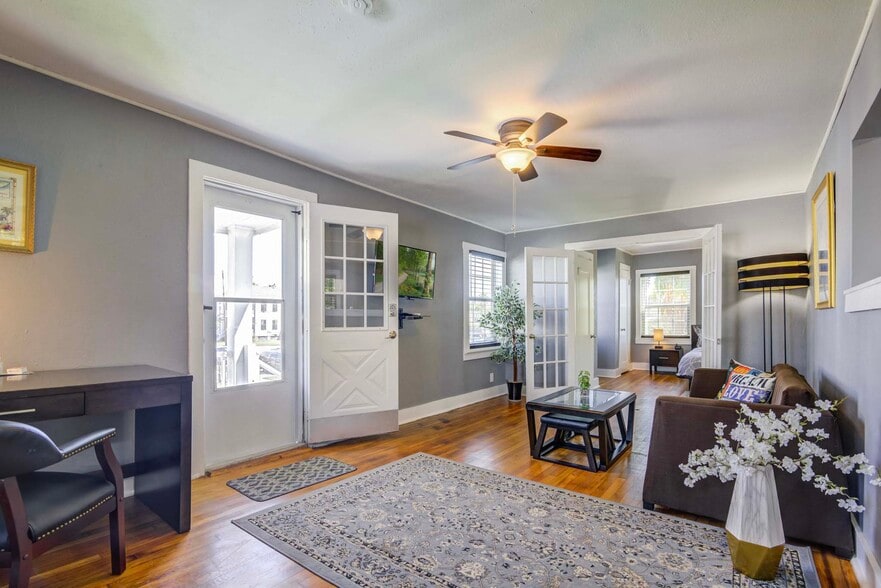 More Photos Of 1502 Market St, Galveston Hospitality For Sale