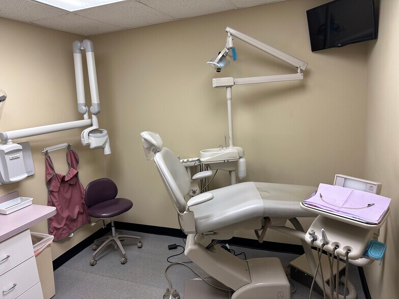 More Photos Of 1004 Princetown Rd, Schenectady Office For Lease