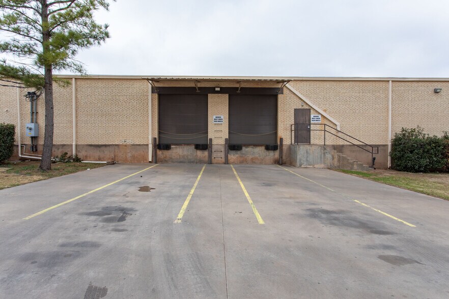 More Photos Of 2200 5th St, Wichita Falls Warehouse For Lease