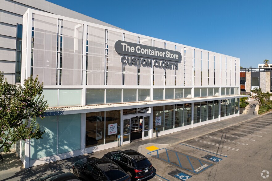 More Photos Of 110 S Fairfax Ave, Los Angeles Office For Lease