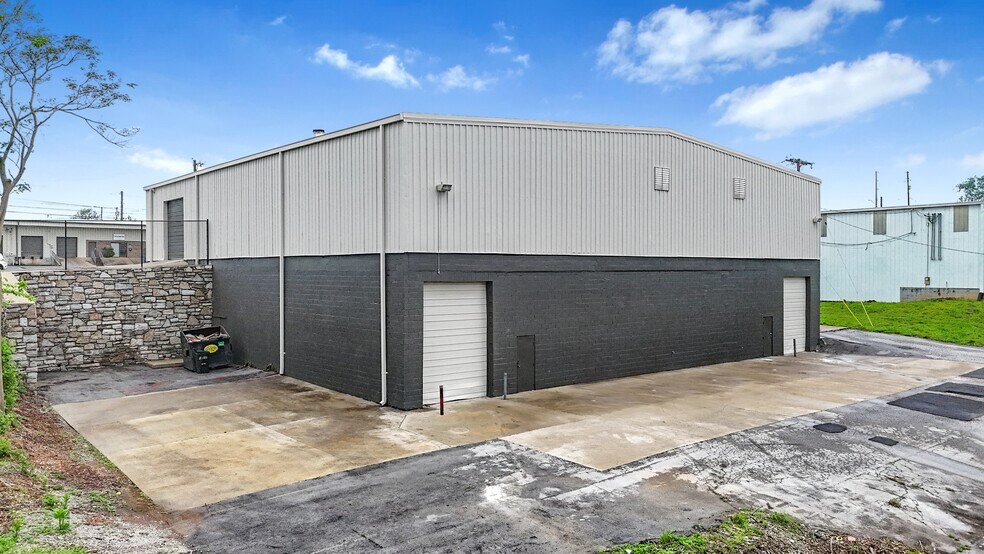 More Photos Of 208 Blanton Ave, Nashville Warehouse For Lease