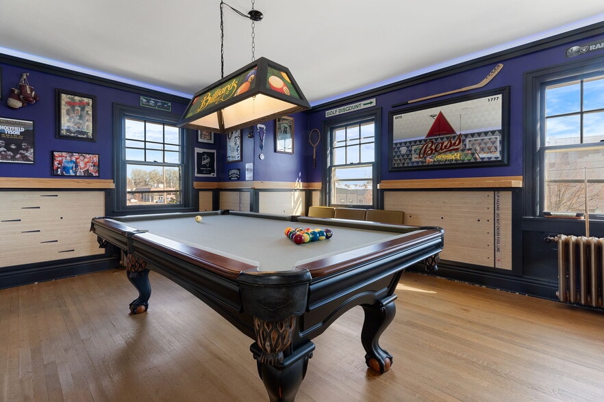 More Photos Of 883 SW Church St, Dallas Restaurant For Sale