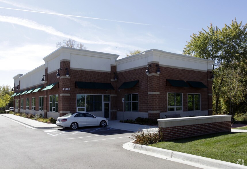 More Photos Of 43485 Crescent Blvd, Novi General Retail For Sale