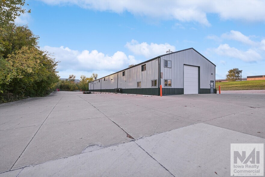 More Photos Of 1402 SW 18th St, Cedar Rapids Warehouse For Sale