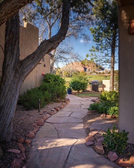 More Photos Of 10 Rojo Dr, Sedona Hotel For Sale