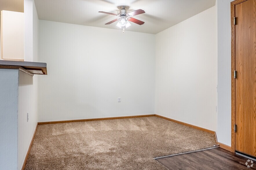 More Photos Of 1035 Pleasant St, Beloit Apartments For Lease