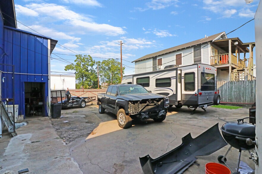 More Photos Of 1106 Wayside Dr, Houston Auto Repair For Sale