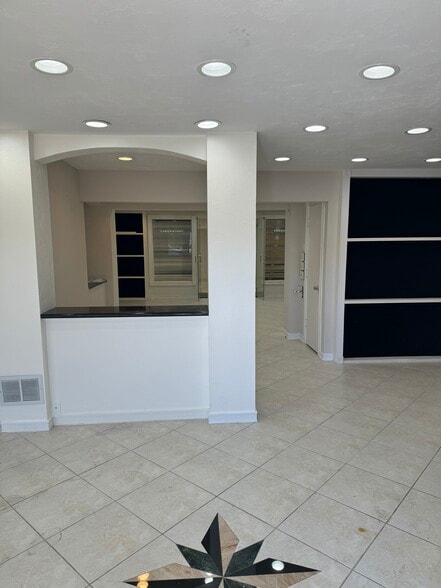 More Photos Of 3663 Arnold Ave, Naples Light Manufacturing For Lease